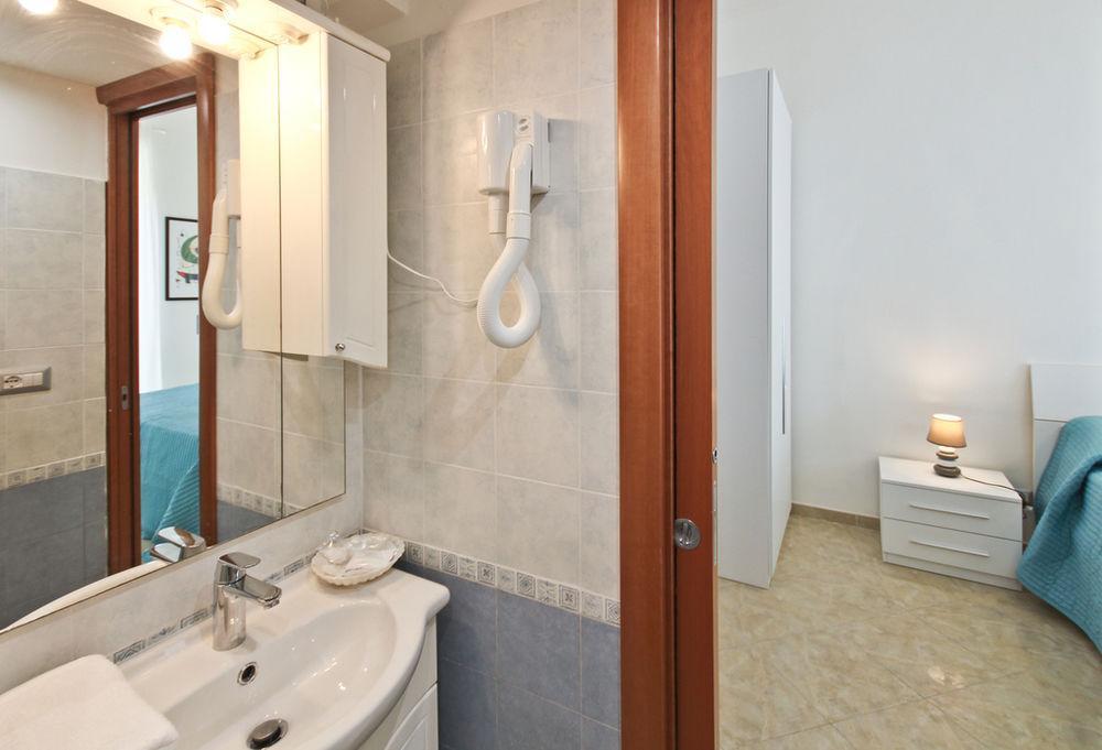 San Pietro's - Affittacamere 2*